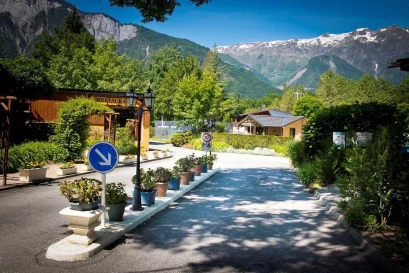 Camping 5 Etoiles - Piscine - Eeceff Le Bourg-d'Oisans Luaran gambar